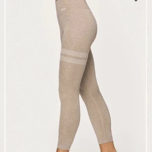 Tights  - Säljer mina beiga stronger tights då dom inte längre kommer till användning! Storlek S. Säljer för 350kr