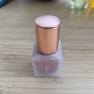 NARS Orgasm Liquid Highlighter  - Sparsamt använd. OBS highlighter ej rouge. Säljs inte längre. Nypris över 300.