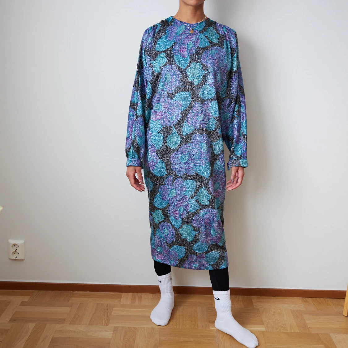 Glittrig och mönstrad klänning, 80-tal - 90