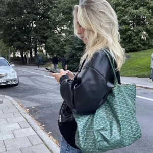 Skinnjacka  - Säljer denna skinnjackan från Zara i storlek S. Använd 2 gånger