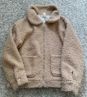 Teddy jacka - Vårjacka från H&M i gott skick. 