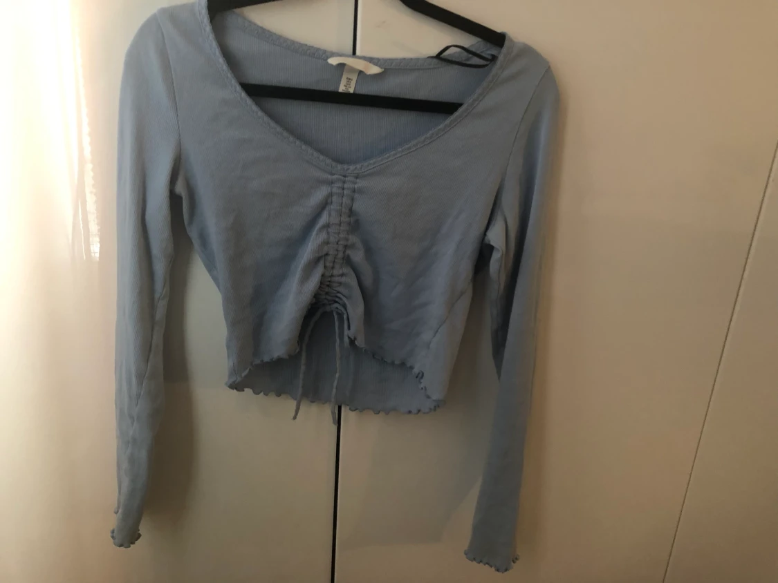 Söt sommar topp som bara använd en gång skriv om fler frågor tar gärna emot pris förslag ❤️ - 90