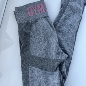 Gymshark tights - Fina grå gymshark tights, fint skick, sparsamt använda.