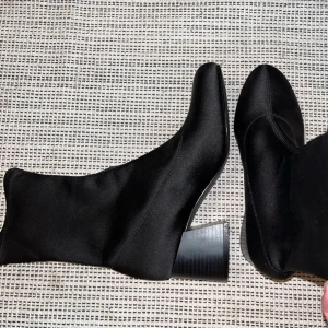 Klackskor  - Klackar från Monki! Storlek 36 och knappt använda✨ skriv privat om fler bilder önskas🤍