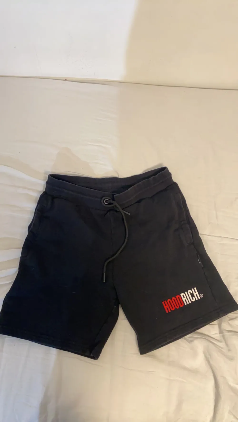 Hoodrich shorts köpta för 400kr ÄKTA. Shorts.