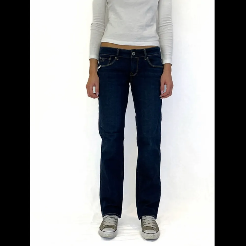 Säljer mina så fina och sköna jeans från reelow, storleken är one size👌🏻 Säljer då de inte passade på min kropp men jeansen är otroligt snygga!!!. Farkut & Housut.