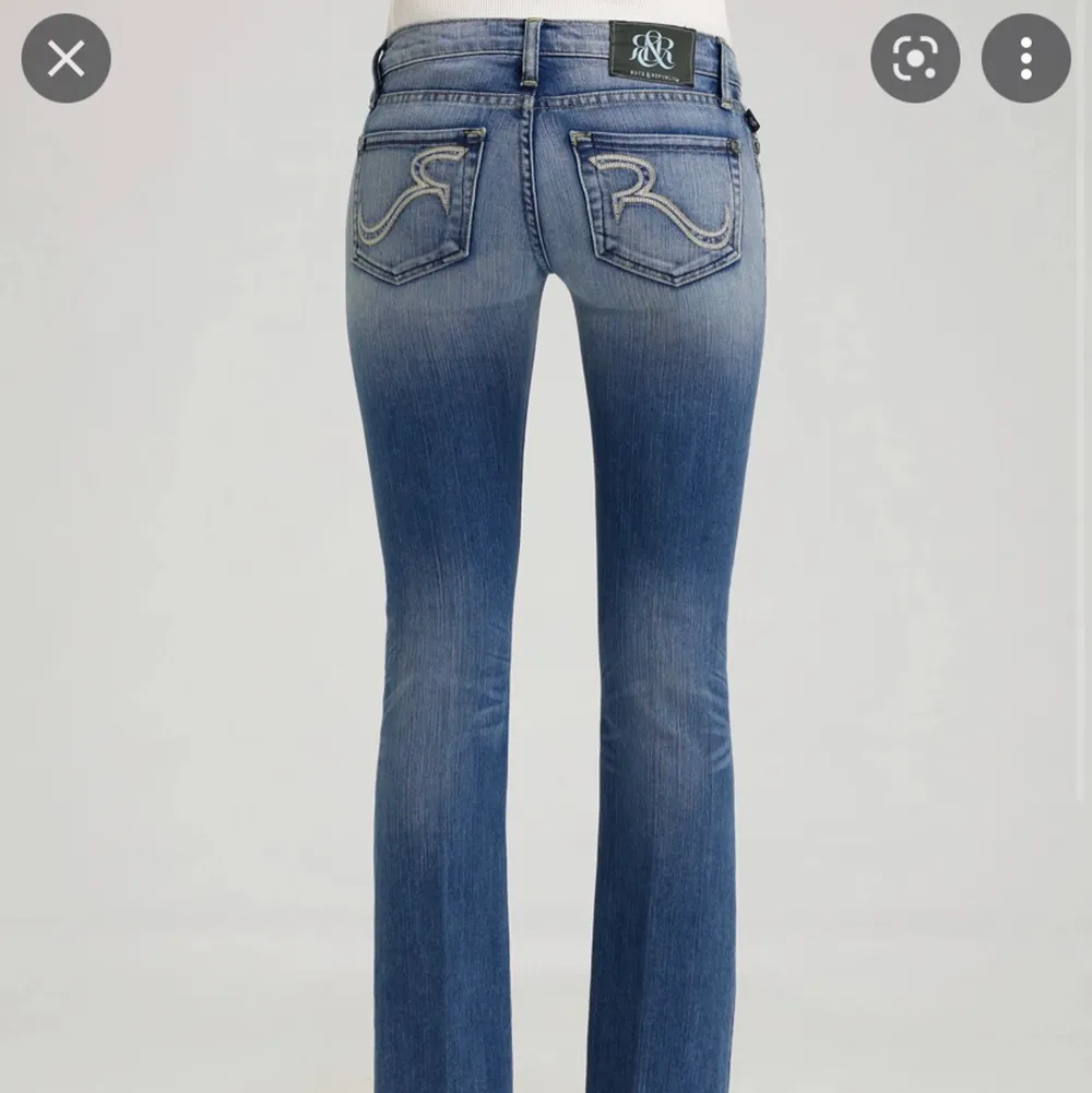Vintage med prislapp, kan inte skicka bilder på hur de sitter på då de ej är min storlek 🫶🏽. Jeans & Byxor.
