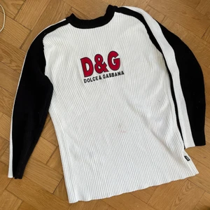 M - Dolce&gabanna tröja (tror ej den är äkta, köpt begagnad) fint skick, som en sweatshirt typ. 