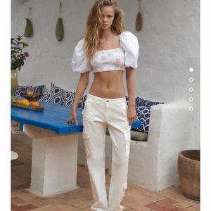 Slutsålda Cargo byxor från zara - Helt nya slutsålda zara cargo byxor i storlek 34