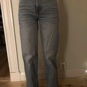 Jeans - Köpta från Lager 157, väldigt fina högmidjade jeans. Passar inte mig längre och har därför valt att sälja dom. Köparen står för frakt❤️ 