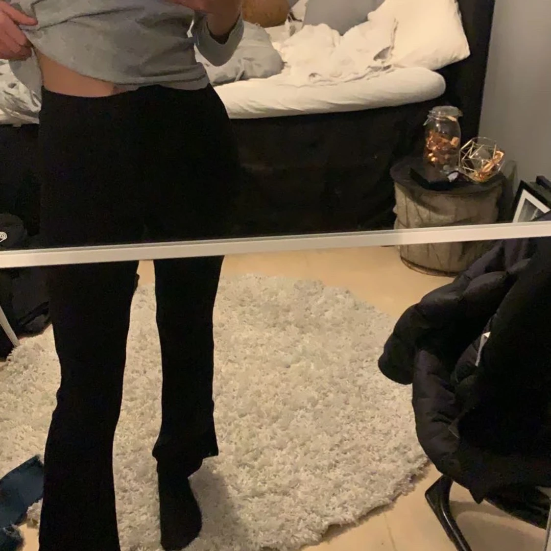 Svarta byxor med slits