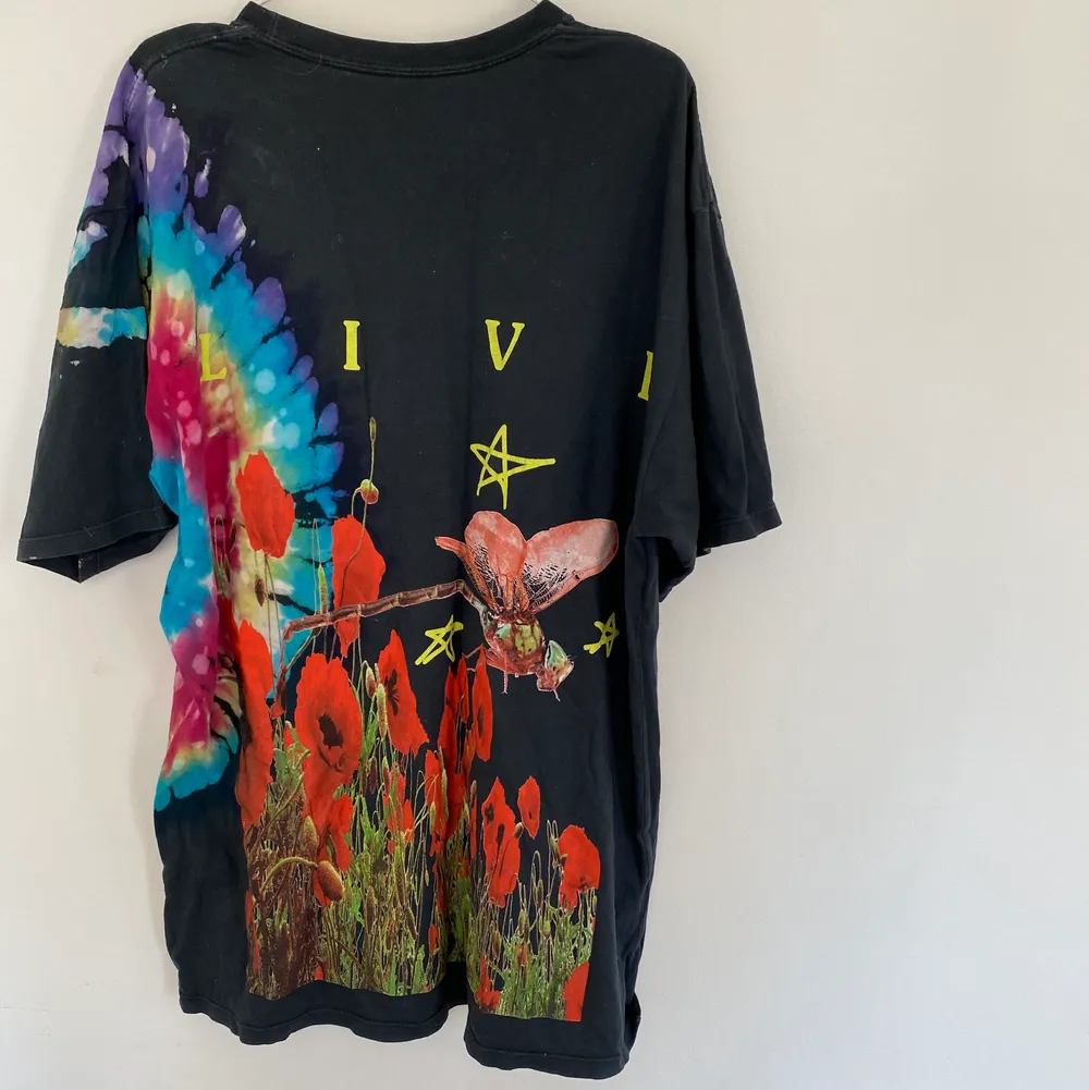 Astroworld T-shirt från lollapalooza 2019! Tunn och snygg t-shirt! Köpt på plick så inte första hands ägare. Använd till viss del. Slå PM vid intresse!. T-shirts.