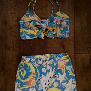 Blått mönstrat set från Nelly - Enbart använt en gång! 