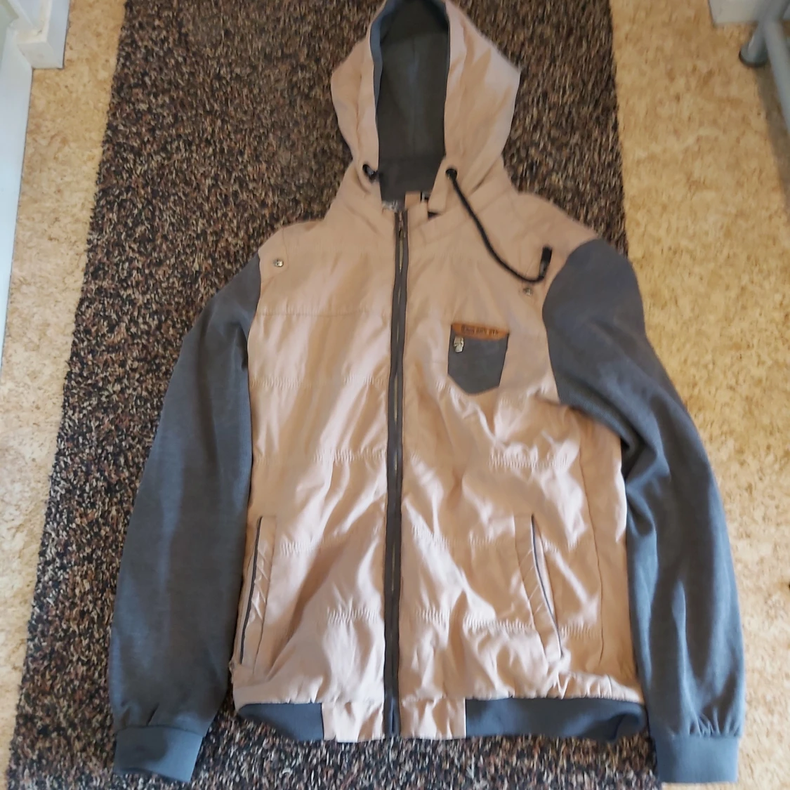 2 st långt tröjaStl L. Står för frakten 