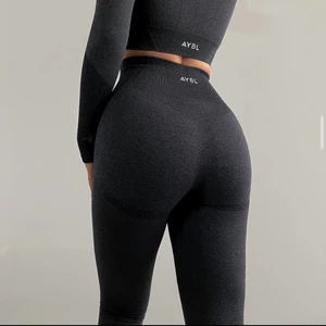 AYBL tights - AYBL gymtights köpta från deras egna hemsida💗Inga defekter och de är inte ”out worn” utan sitter fortfarande som ny-skick💗 skriv privat för frågor/bilder💗 OBS: Kan ej ta fitpics då de är försmå💗 NYPRIS: 40EUR💗 