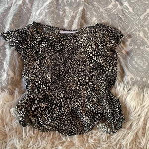 Fin Size 8 Needle tröja  - Fin tröja säljer det för jag aldrig har använt den fint skick,köparen står för frakt säljer för 50kr