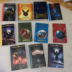 böcker - harry potter och fantastiska vidunder har mitt namn i dom men det går ju att stryka över, PEFEKT FÖR ALLA HARRY POTTER FANS!!de andra har jag aldig läst<3 OKYMPENS HJÄLTAR OCH DE TRE KORTA HARRY POTTERBÖCKERNA ÄR SÅLDA!💕 skriv för information eller fler bilder och pris