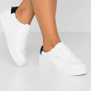 poppis skor - super fina och najs skor som är endast använda 2 gånger💗  från zalando och märket anna feild, skorna är super fint skick men är inte så bra på att ta bilder💞 fråga om fler privata 