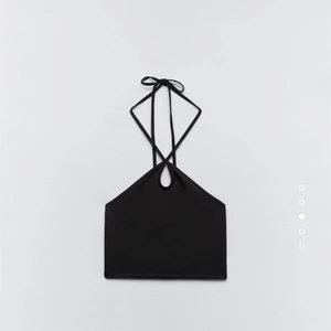 Topp - Svart topp från zara i stl S som man knyter runt halsen 🖤