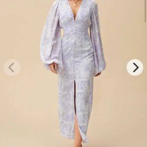 Adoore - Säljer min adoore klänning, ska ej behålla så tänkte lägga ut här om någon skulle va intresserad innan jag skickar tillbaka🥰 storlek 38, köparen står för frakten