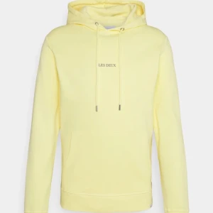 Les duex hoodie - Jättefin Les Duex hoodie!💗Köptes för 1000 och nästan nyskick, endast använd några gånger! Dock krympte den i tvätten så den är egentligen i strl M men sitter som S nu!💗Skriv för mer bilder eller frågor! 