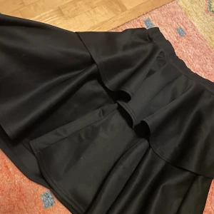 Volang Kjol - Jätte fin kjol från Nelly