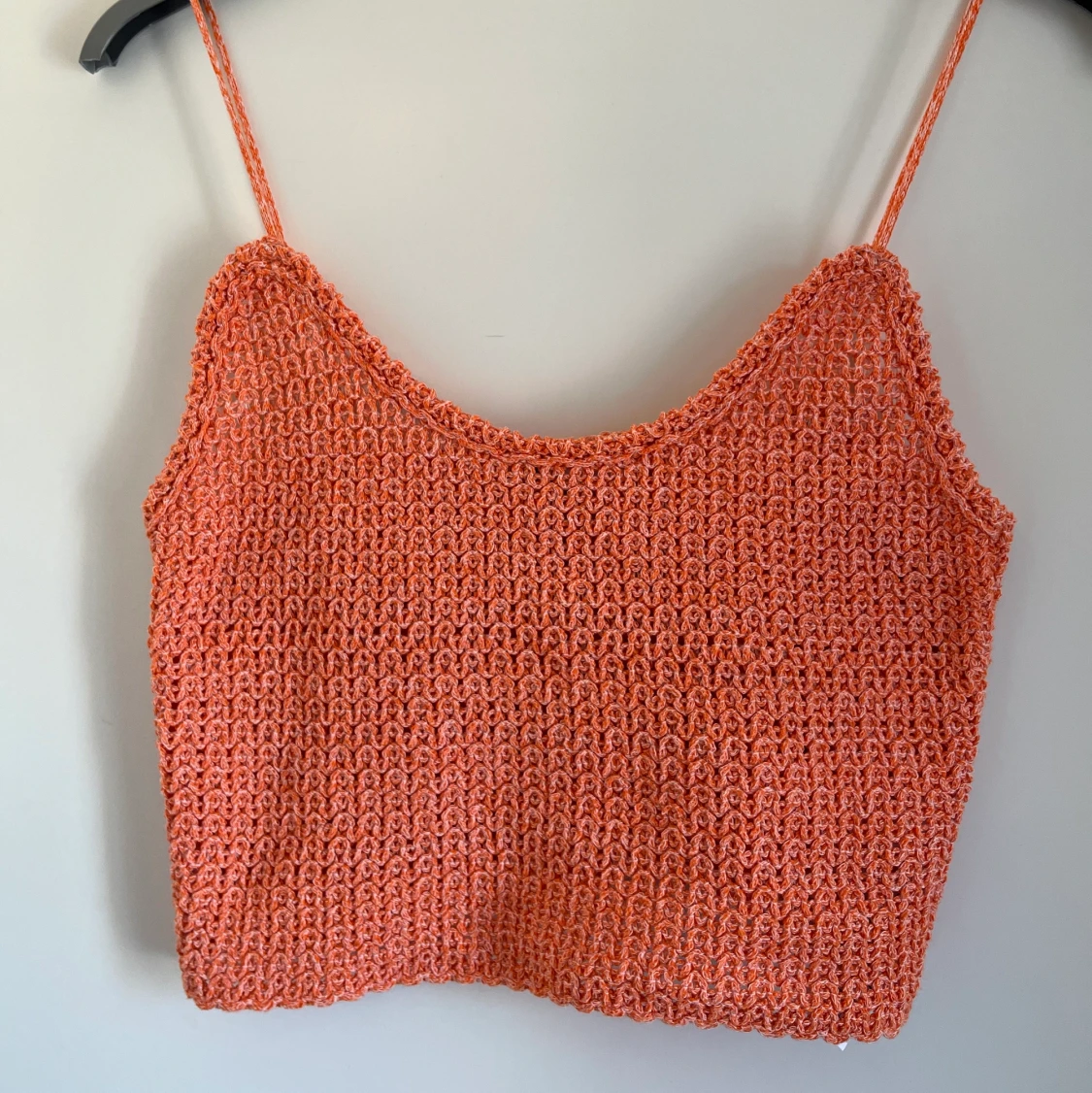 Oranget stickat linne 