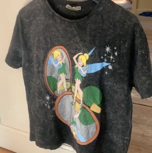 Zara tröja - En tröja från zara. Disney tema. Det står även Disney på baksidan av tröjan. Väldigt fin men använder inte pga att den inte är min stil längre❤️