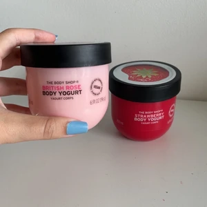 body yougurt  - body yougurts från the body shop. Bara den i jordgubb finns kvar. säljer för 95, ny pris är 155. pris kan diskuteras!