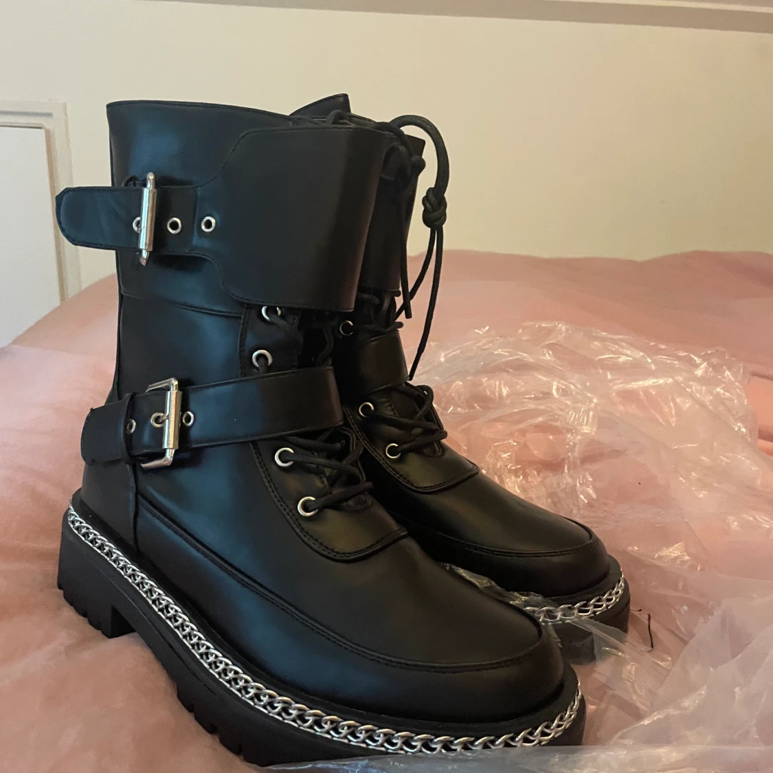 Helt oanvända kängor