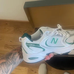 New balance 530 (38,5) - Säljer dessa pga att jag glömde skicka tillbaka. Aldrig använda. Pm för mer bilder  Nypris-1265kr(asos)
