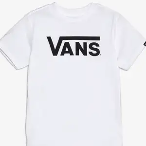 Stilren vit vans t-shirt med svart tryck. Säljs i hopp om att någon annan får mer använding för den 💛 Säljs till högstbudande 💕