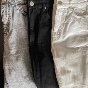 3 stycken Dagny Mom jeans från Gina Tricot Svarta, grå och vita strl 38 Säljes tillsammans för 350kr, ord pris ca 499kr/st