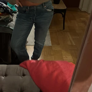 Jeans från Zadig & Voltaire  - Säljer dessa fina jeans som tyvär är för stora!💕köparen står för frakt