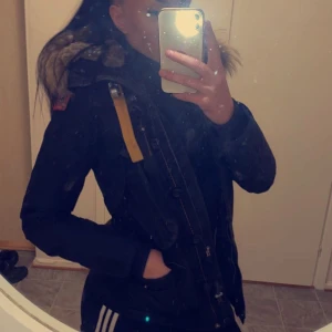 Parajumper Doris stl. XXS  - Hej säljer min parajumper pga den är för liten!  Den är i bra skick! Kvitto finns!  Nypris. 9299kr Priset går o diskutera vid snabb affär. 