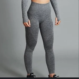 Träningsbyxor  - Grå träningstights som inte används längre💞