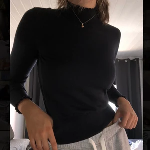 2 tröjor, perfekt till hösten - Två tröjor från H&M perfekt till hösten, båda i strl XS.