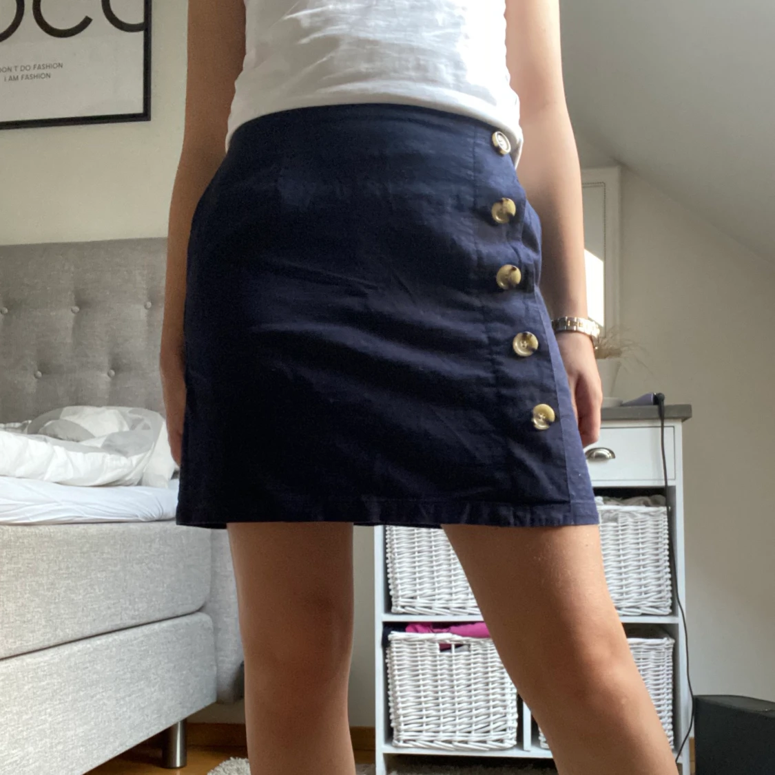 Marinblå kjol med knappar