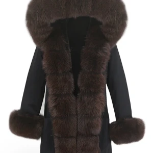 Parka jacka  - Säljer nu min mysiga vinterjacka använd en kort stund på slutet av vintersäsongen , ser helt ny ut. Storlek S-M svart lång jacka med mörk brun päls