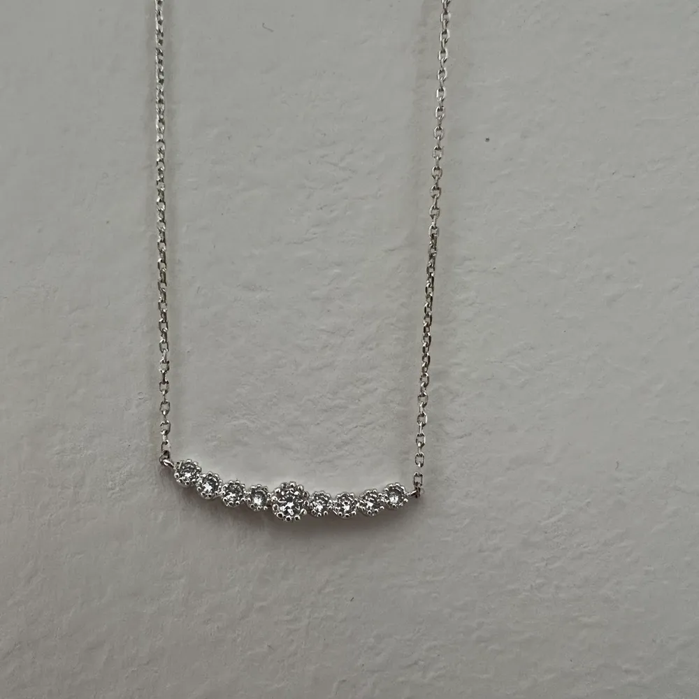 Necklace with zirconia . Accessoarer.