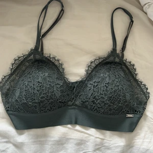 Bh utan bygel  - Super skön bh utan bygel, har massor av dem så de kommer ej till användning☺️