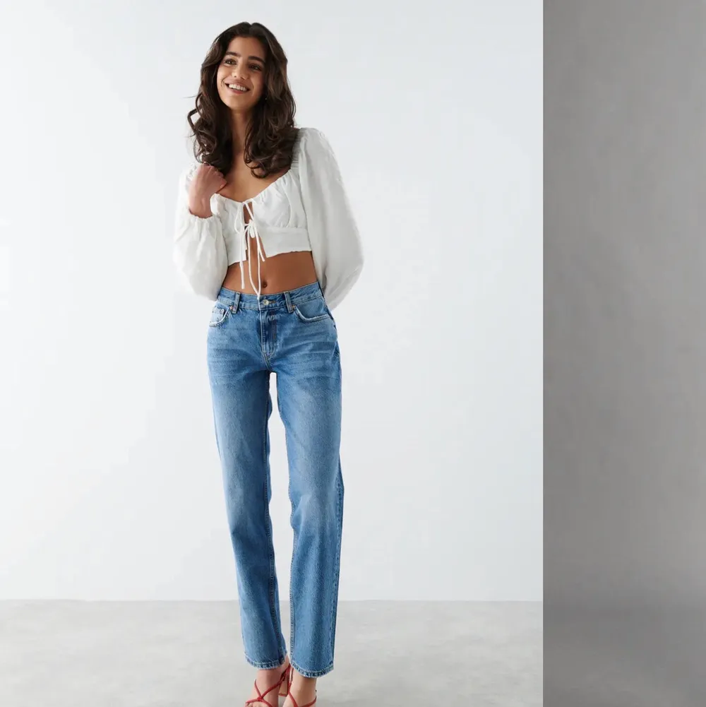 Säljer mina Gina jeans i storlek 38 för att jag skulle behöva en 36. Jättefina och inte använda många gånger💖 Vill få sålt så snabbt som möjligt ! Först i kvarn !. Jeans & Byxor.