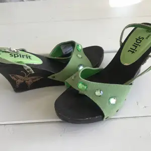 Gröna sandaler stl 40 fint skick 