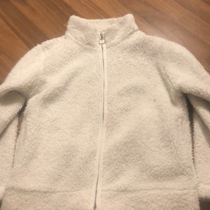 Tröja  - Från lager 157 Tvättar alla kläder innan som säljs!