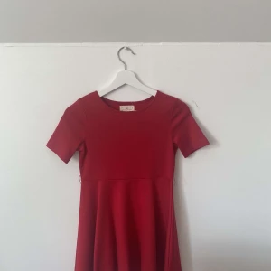 Röd klänning  - Jättefin, bra skick