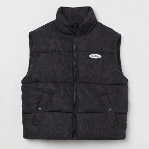 väst H&M - väst från H&M i strl s, fint skick🤍 pris kan diskuteras🤍