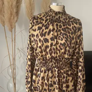 Leopard klänning  Storlek M  