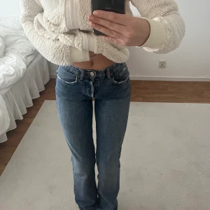 Mid Waist jeans - jätte fina Mid waist jeans från zara som är helt slutsålda🫶🏼🫶🏼frakten ingår i priset