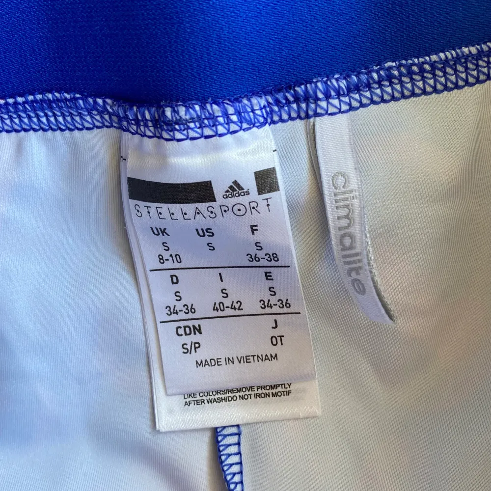 Suuupersköna och snygga tights från Stella Sport x Adidas, aldrig använda tyvärr!. Jeans & Byxor.