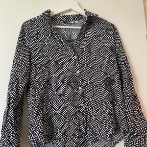 Skjorta  - Super snygg nu till hösten blus/skjorta